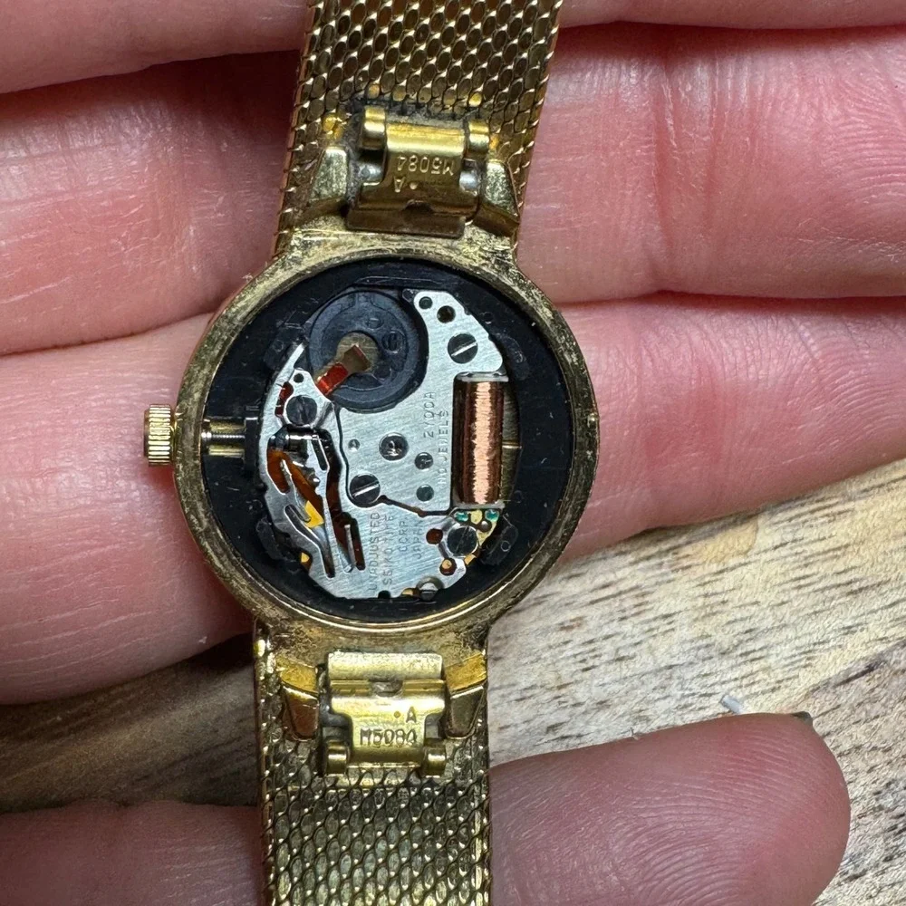 Vintage Seiko Quartz Ladies Watch Black Dial Gold Tone Mesh Band 2Y00-2080 R